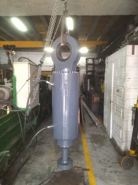 Hydraulic cylinder manufactured for a cement mill